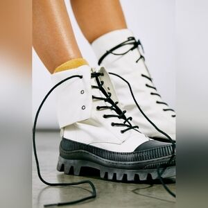 Free People Women's Size 7.5 Goldie Lug Sole Lace-Up Boots Combat Moto White